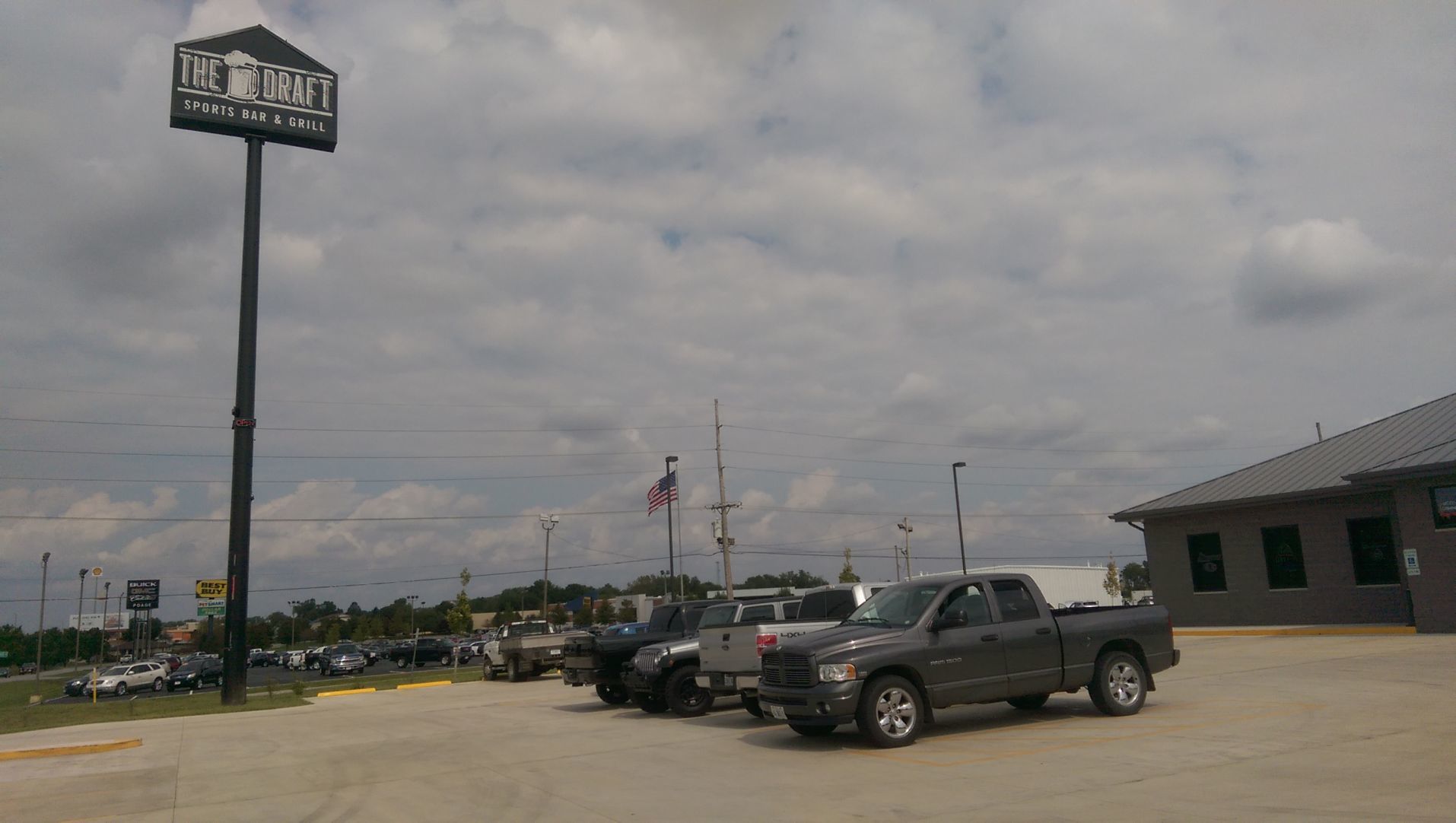 The Draft Sports Bar & Grill